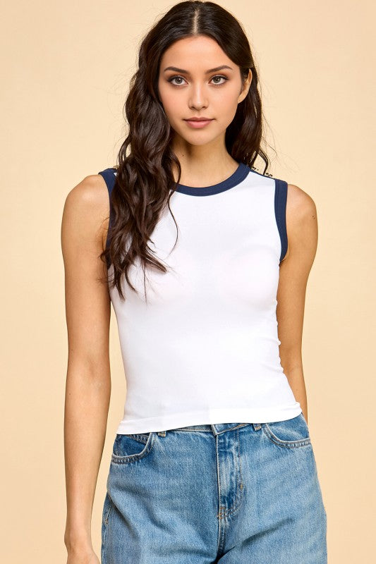 PT43 SEAMLESS SHOULDER BUTTON TRIM TANK TOP