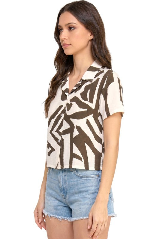 LELIS-701 Printed Short Sleeve Button Down Top